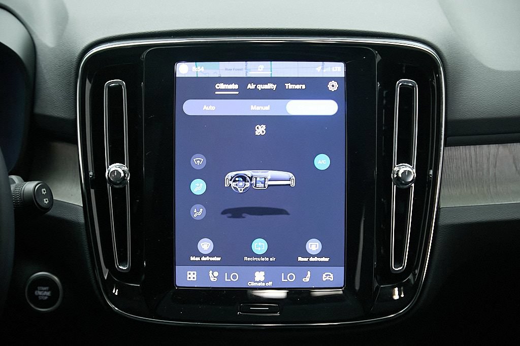 Certified 2025 Volvo XC40 B5 Ultra AWD/4WD image 28