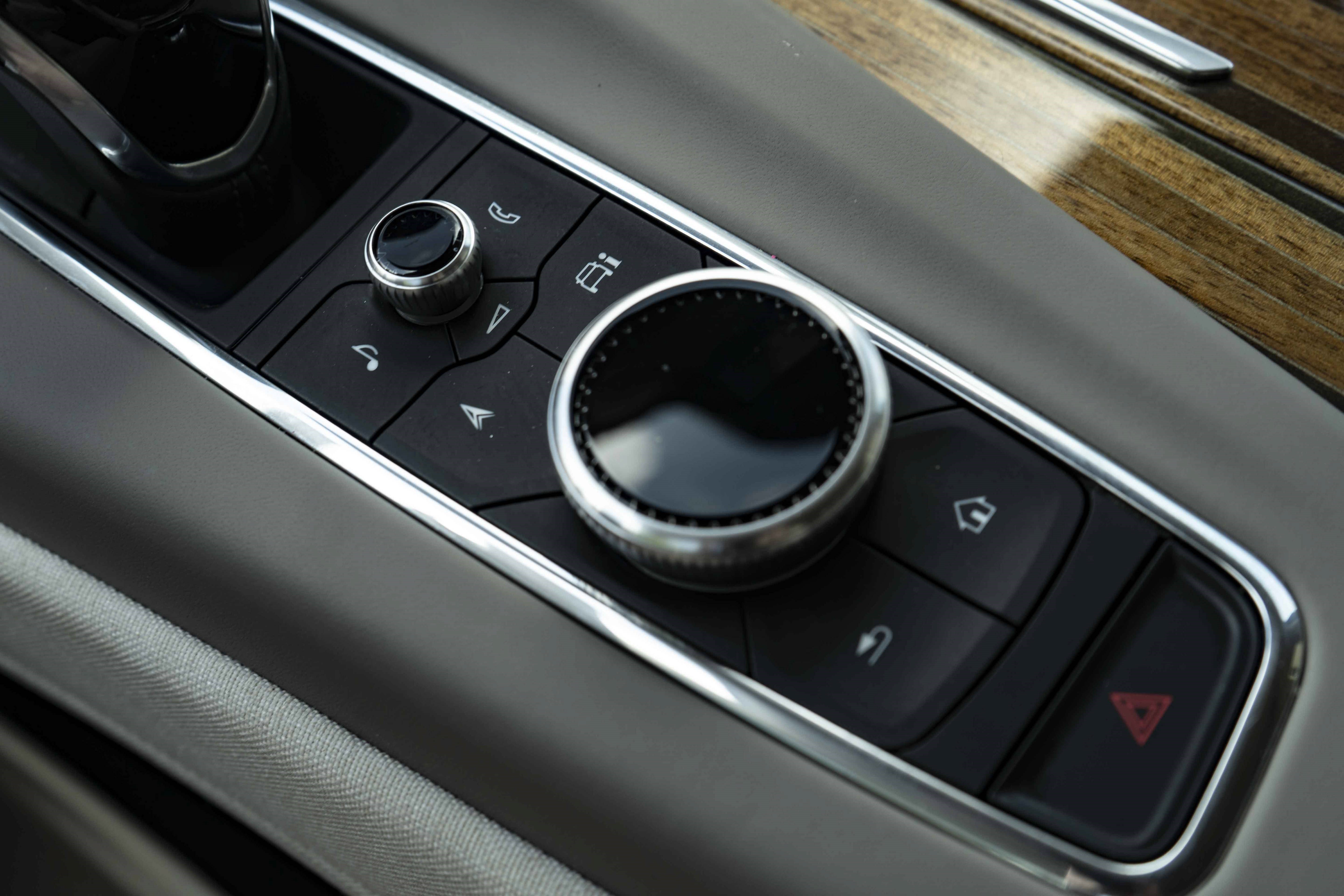 Used 2024 Cadillac Escalade Premium Luxury Platinum w/ LPO, Floor Liner Package AWD/4WD image 34