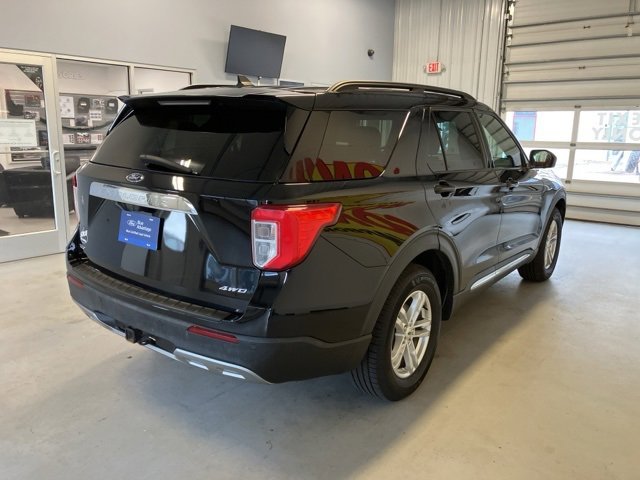 Used 2022 Ford Explorer XLT image 4