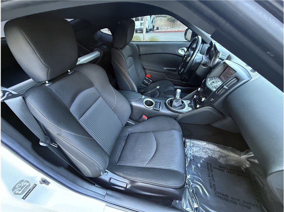 Used 2016 Nissan 370Z Coupe RWD image 11