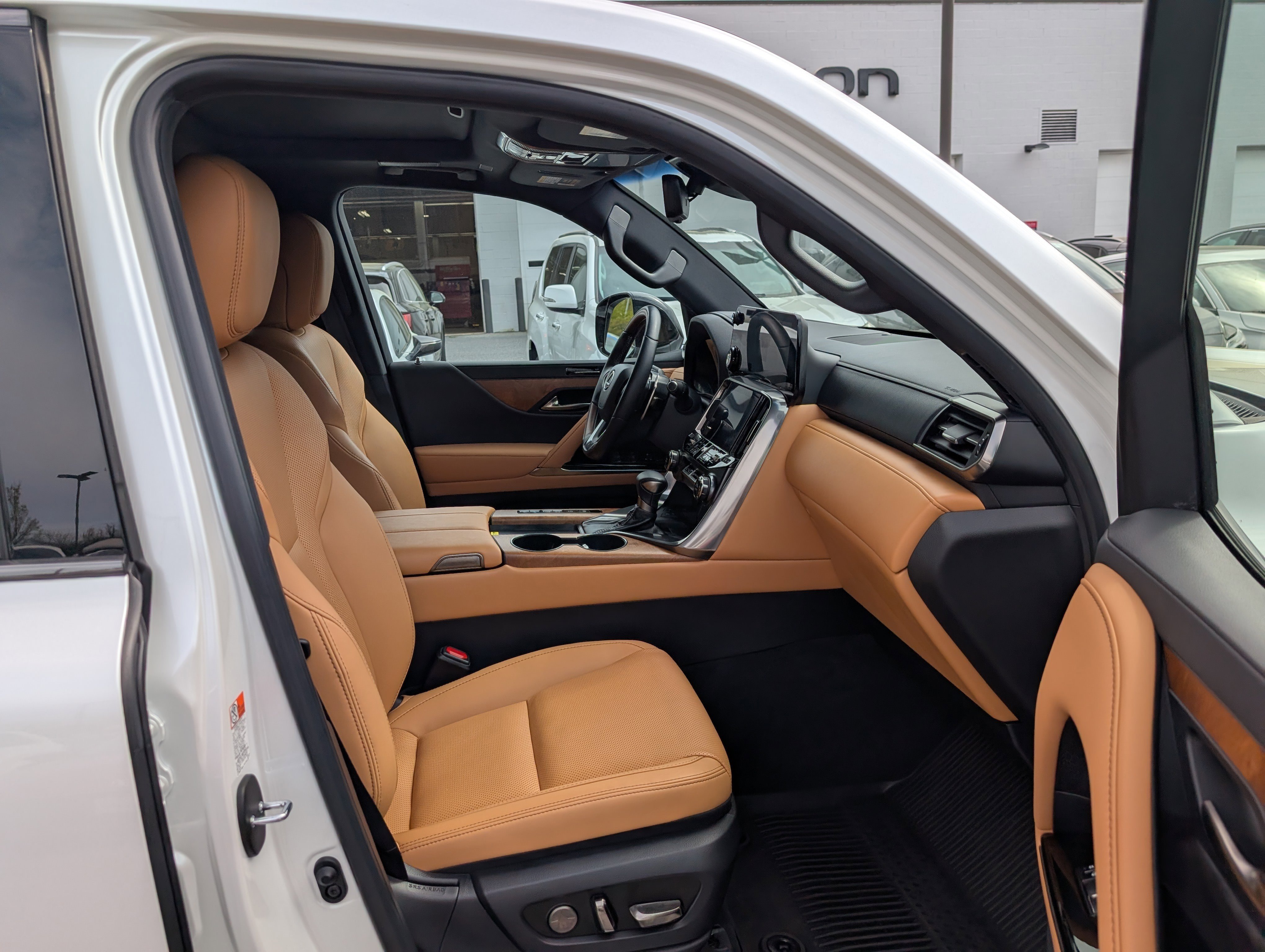 Used 2024 Lexus LX 600 4WD w/ Appearance Package image 11