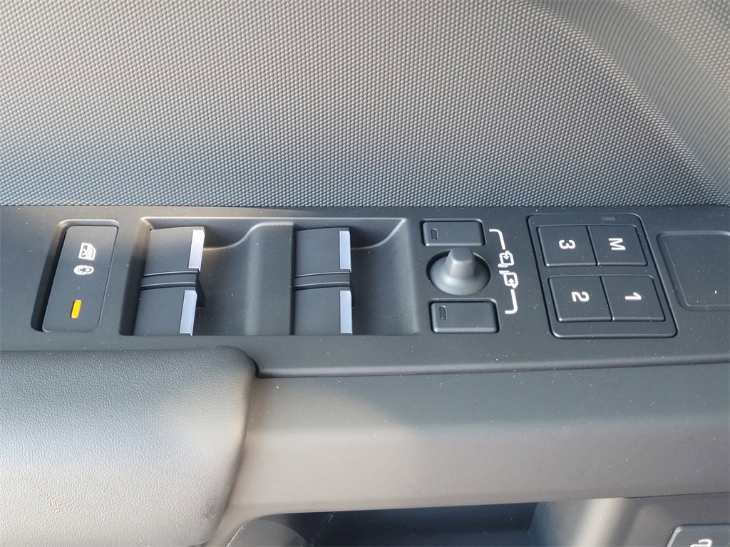 New 2025 Land Rover Defender 110 X-Dynamic SE image 11