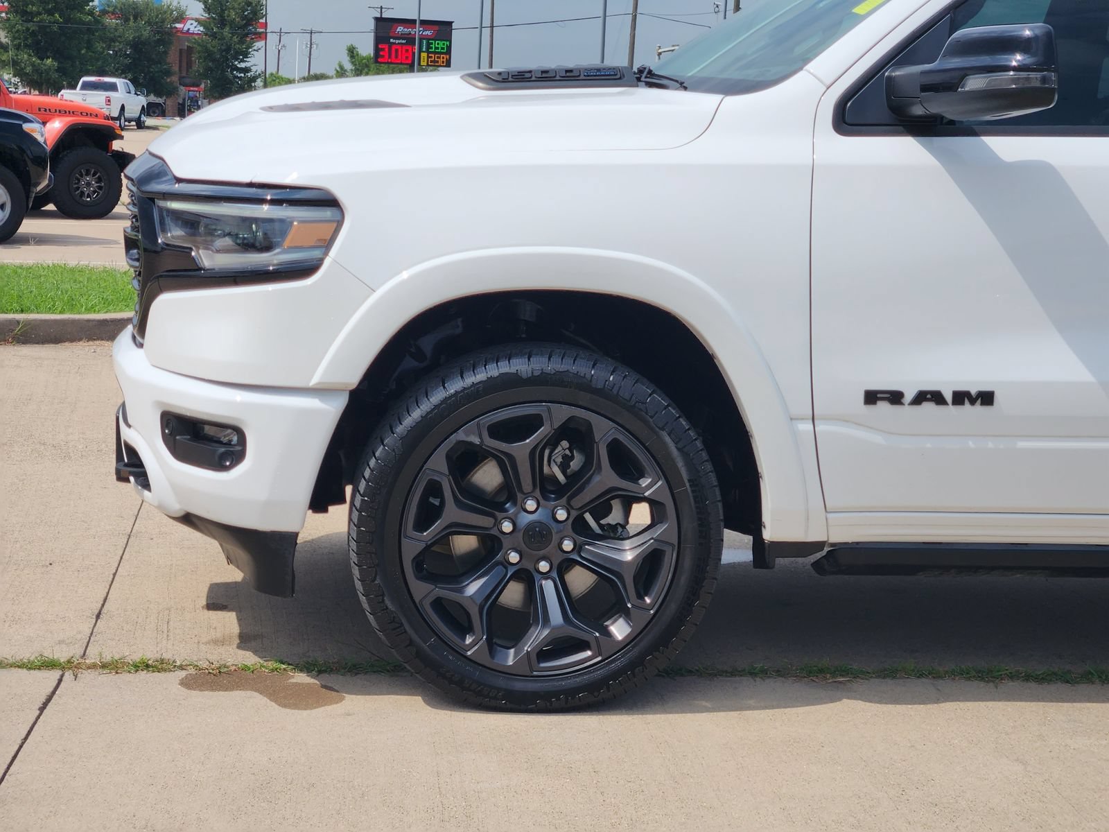 Used 2024 RAM 1500 Limited AWD/4WD image 10