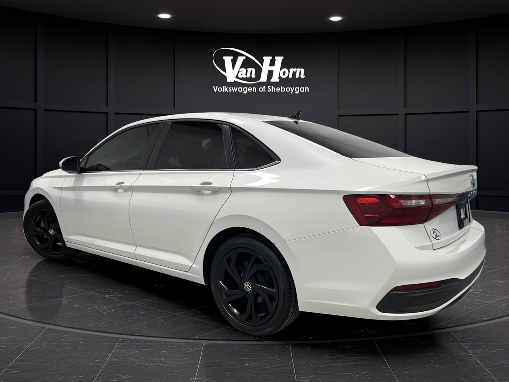 Used 2025 Volkswagen Jetta SE w/ Sunroof Package FWD image 5