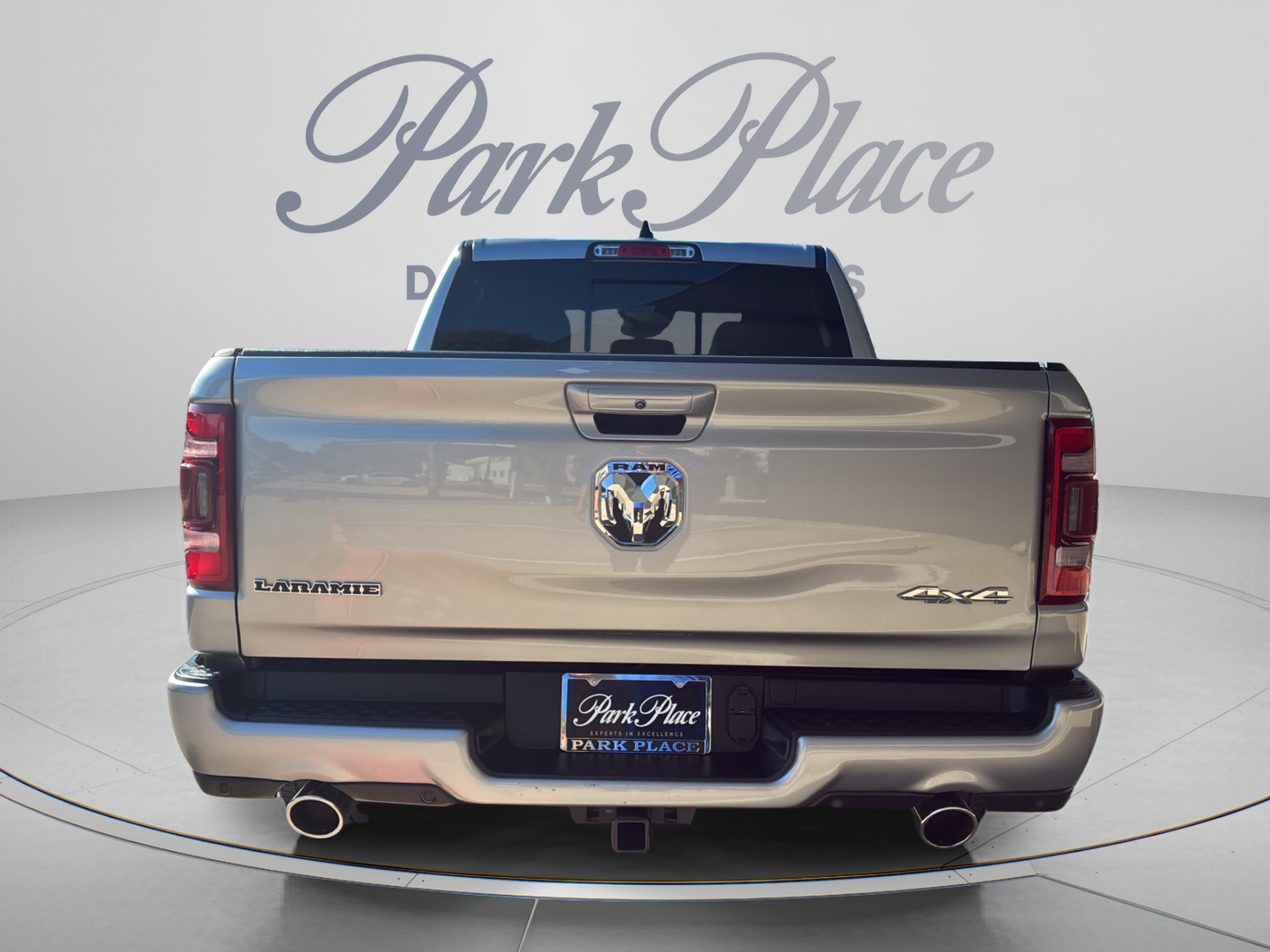 Used 2023 RAM 1500 Laramie AWD/4WD image 4
