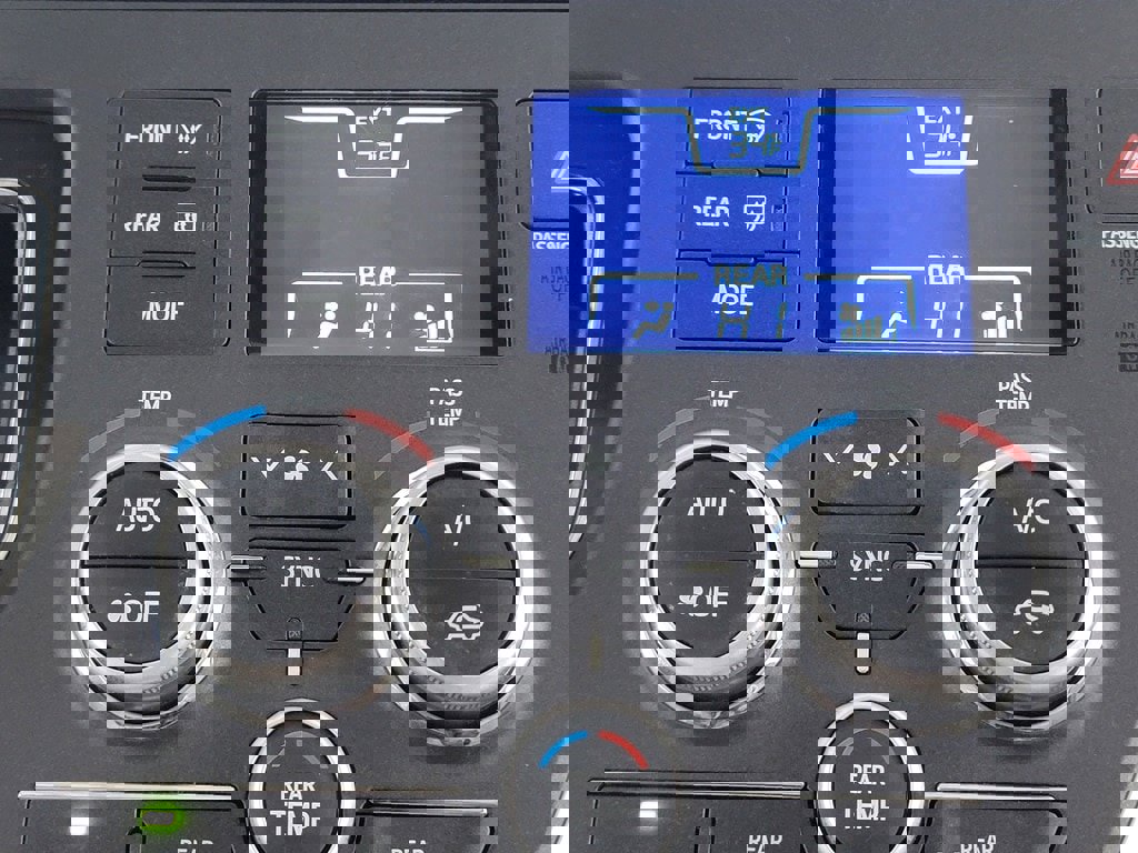 Used 2015 Toyota Sienna XLE Premium image 24