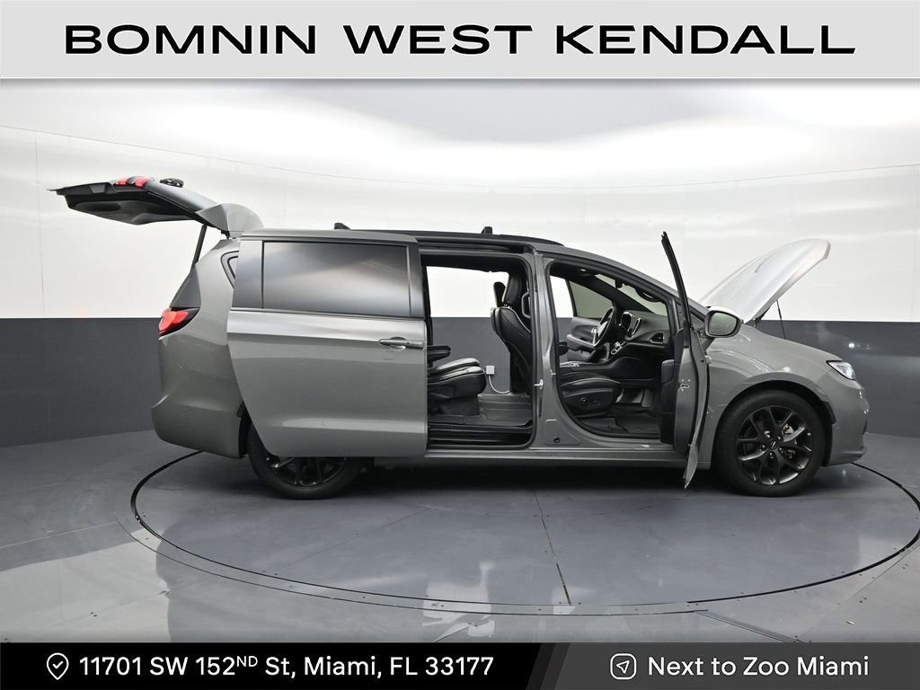 Used 2022 Chrysler Pacifica Limited w/ S Appearance Package image 30