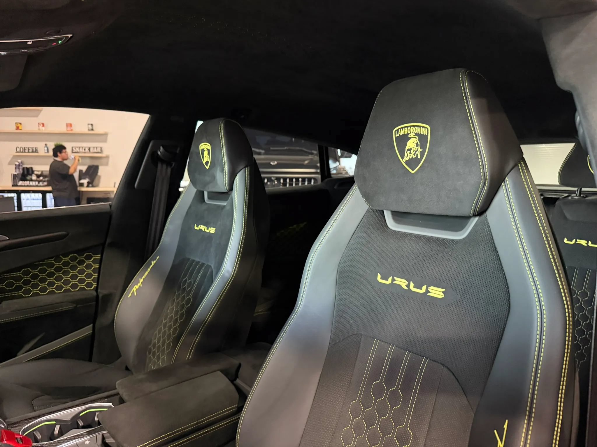 Used 2024 Lamborghini Urus Performante AWD/4WD image 29