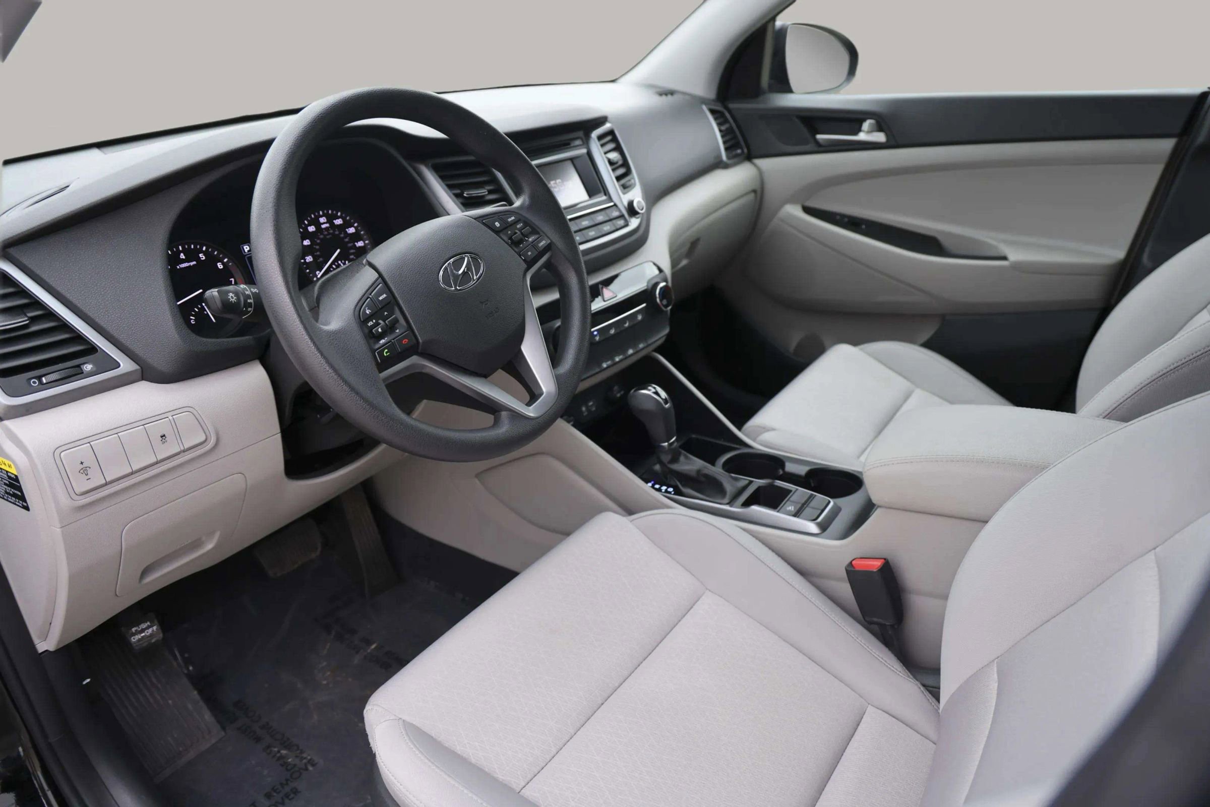 Used 2018 Hyundai Tucson SE image 16