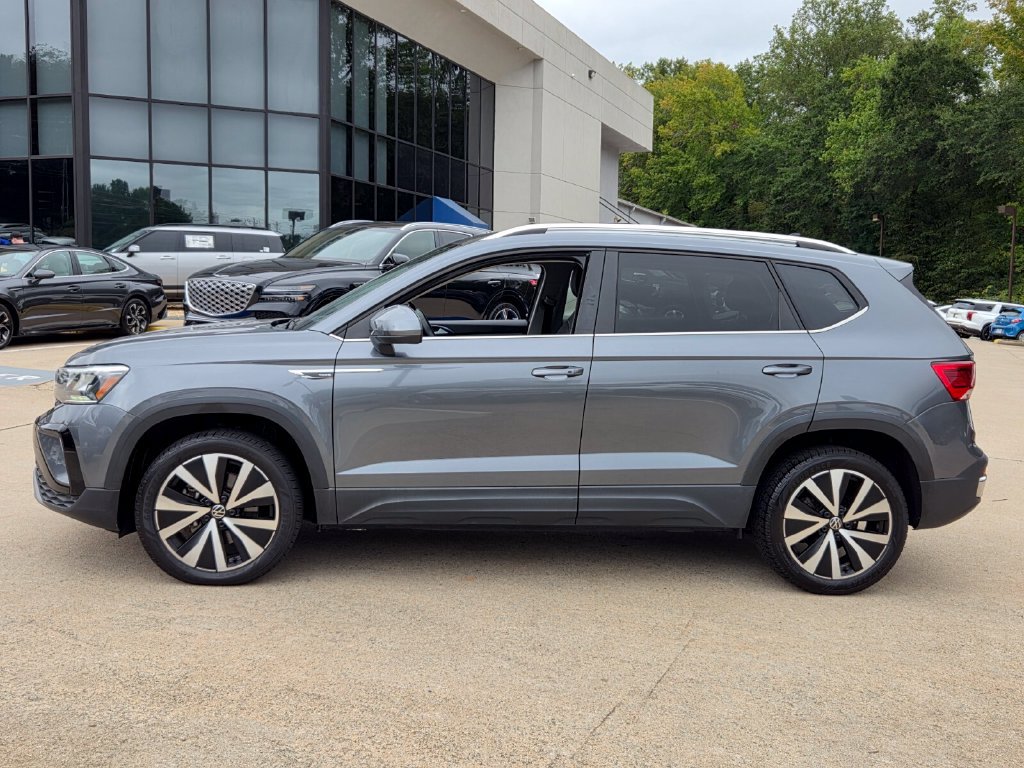 Used 2023 Volkswagen Taos SE FWD image 5