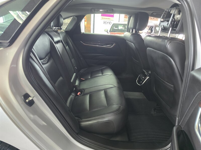 Used 2013 Cadillac XTS Luxury FWD image 16