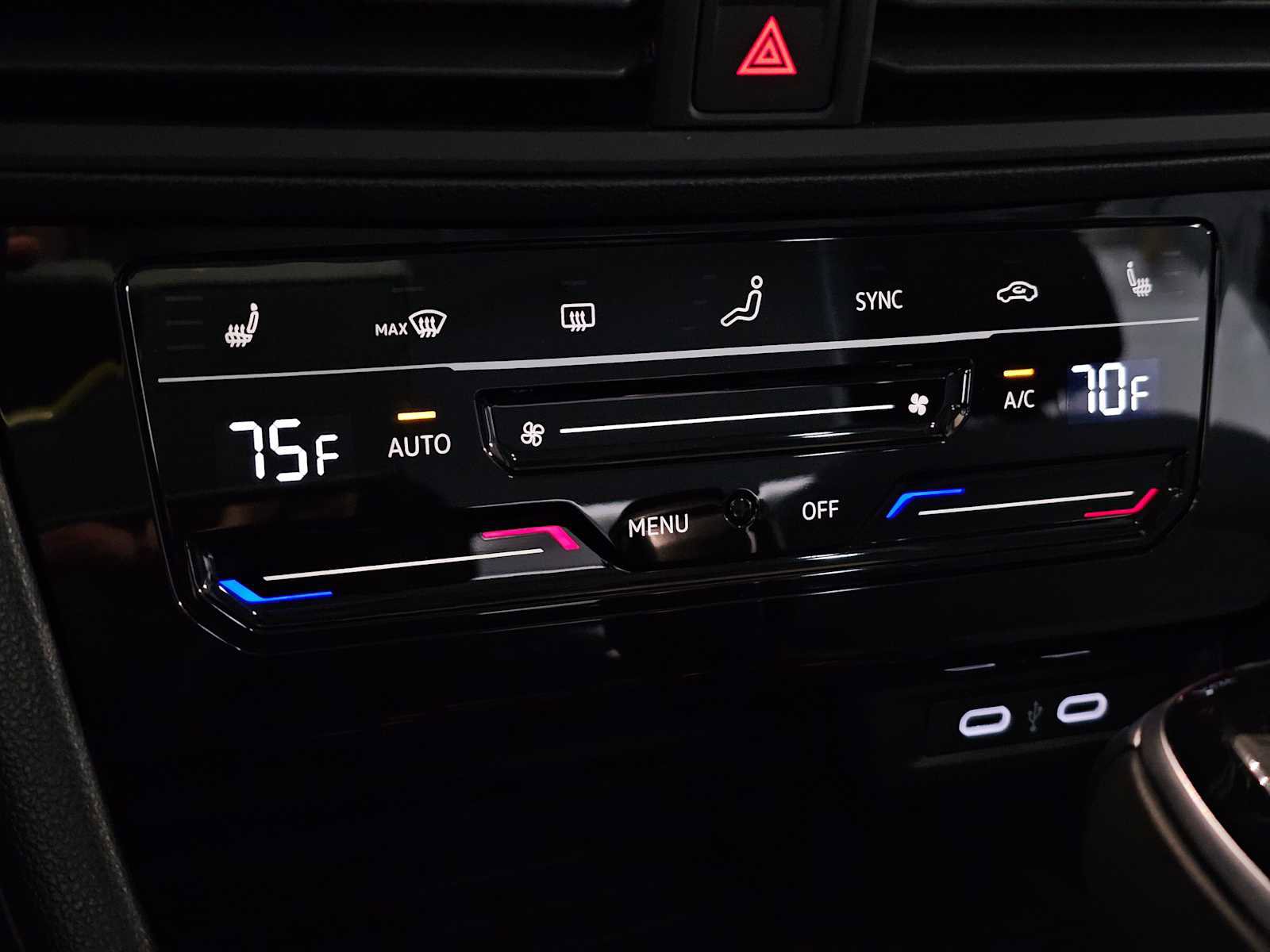 Certified 2025 Volkswagen Jetta SE FWD image 30