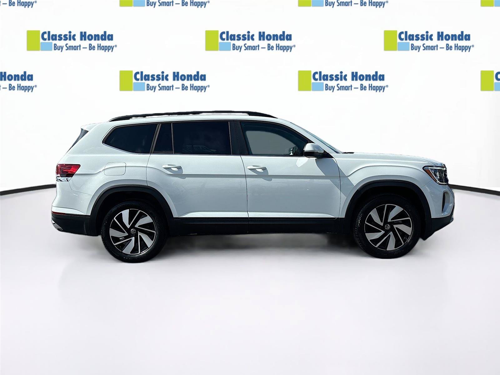 Used 2025 Volkswagen Atlas SE FWD image 9