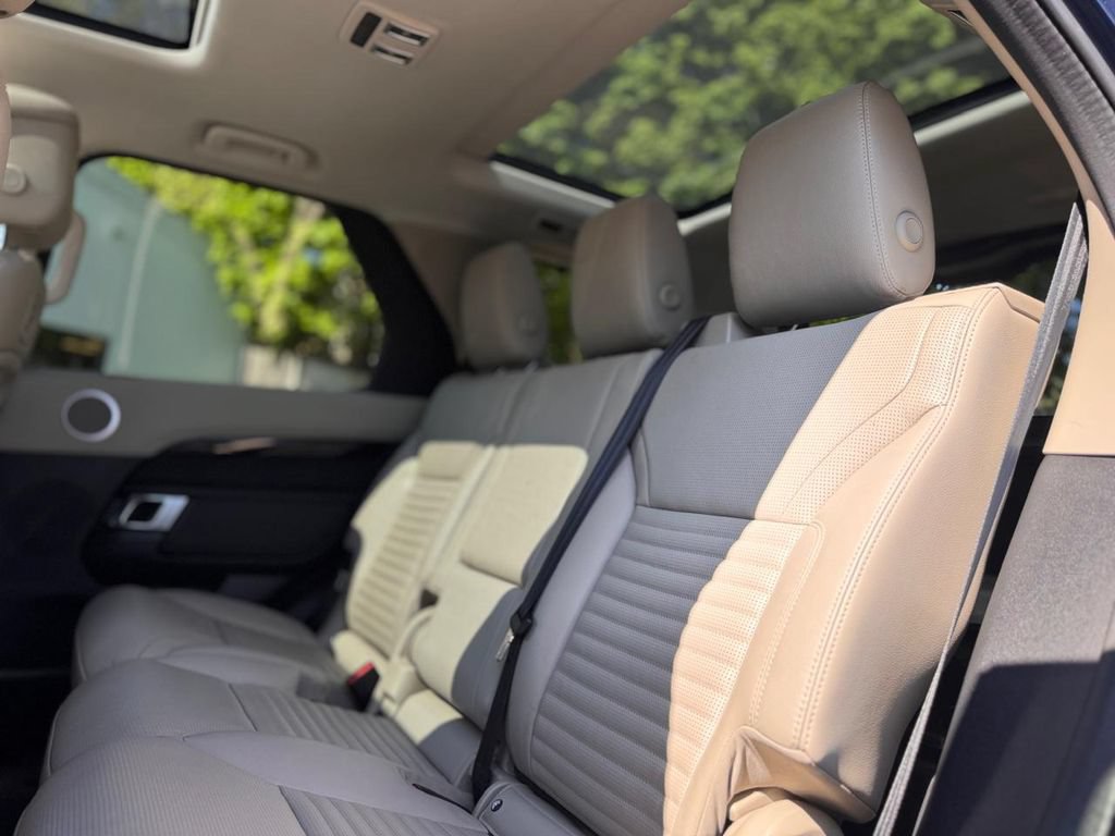 Used 2022 Land Rover Discovery S AWD/4WD image 24