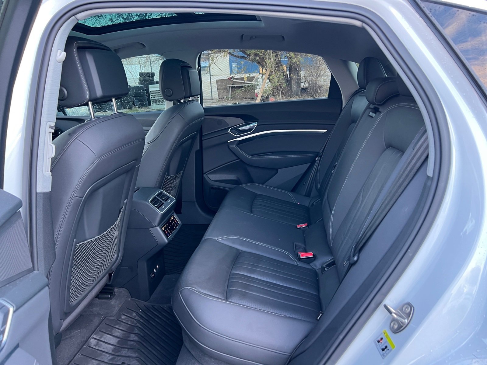 Used 2020 Audi e-tron Premium Plus image 34