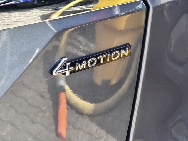 Certified 2025 Volkswagen Atlas SEL Premium R-Line image 5