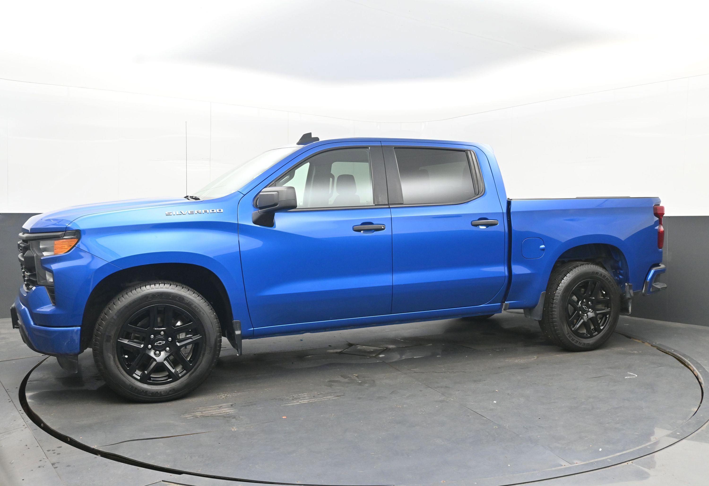 Used 2023 Chevrolet Silverado 1500 Custom image 5