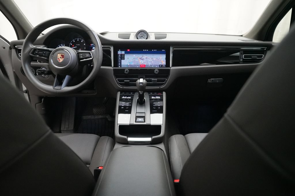 Certified 2023 Porsche Macan AWD/4WD image 18