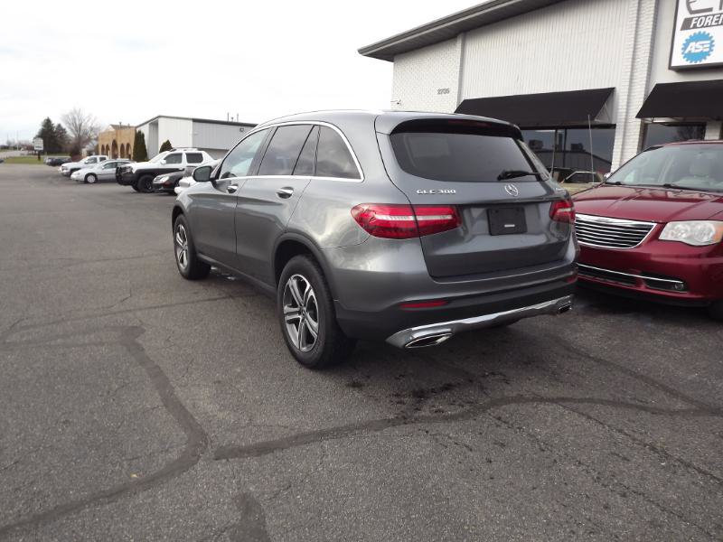 Used 2018 Mercedes-Benz GLC 300 4MATIC image 3