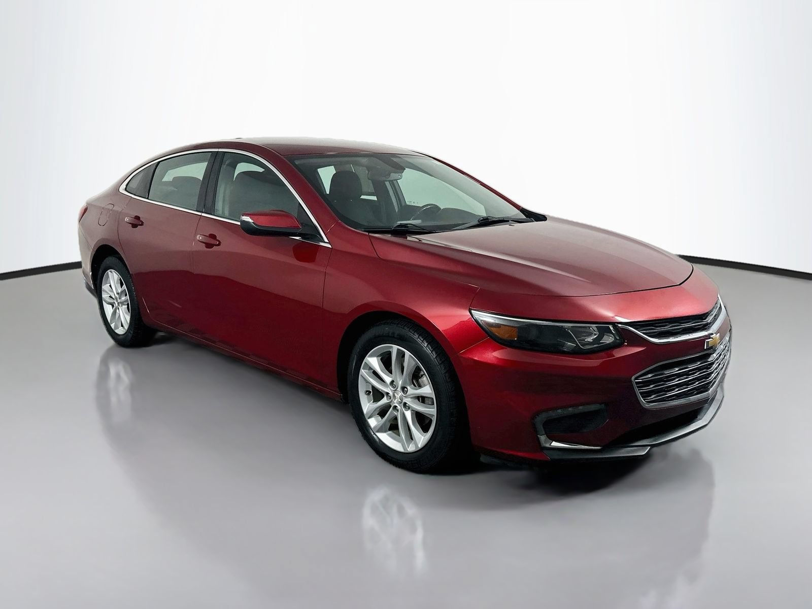 Used 2018 Chevrolet Malibu LT FWD image 1