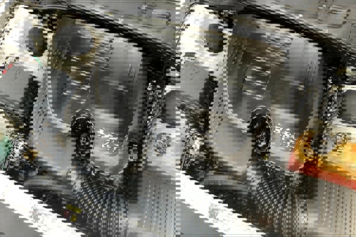 Used 2014 Dodge Challenger SXT RWD image 29