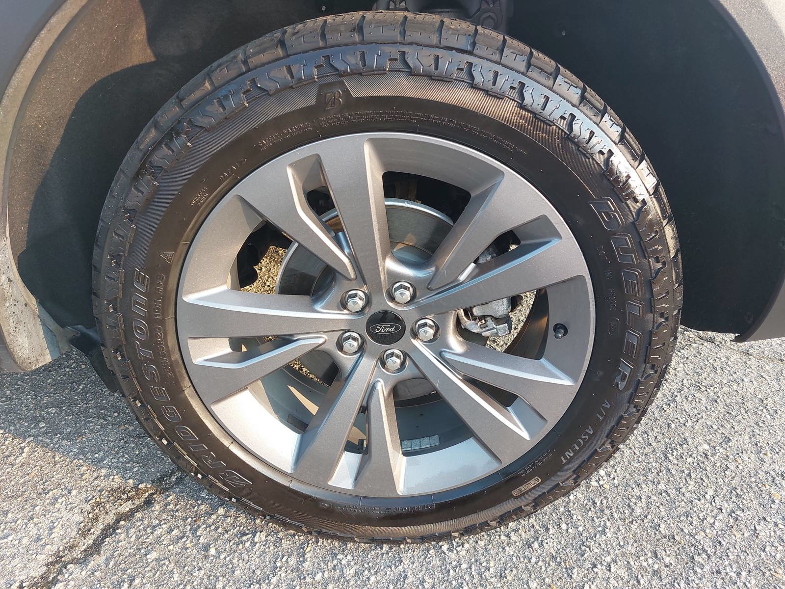 Used 2023 Ford Explorer XLT w/ Equipment Group 202A AWD/4WD image 34
