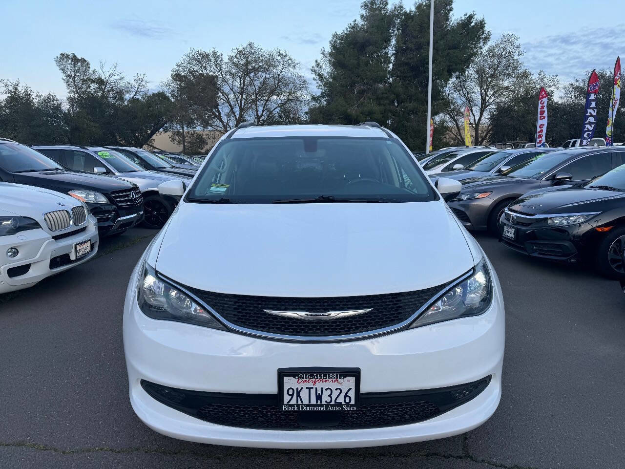 Used 2021 Chrysler Voyager Lxi image 2