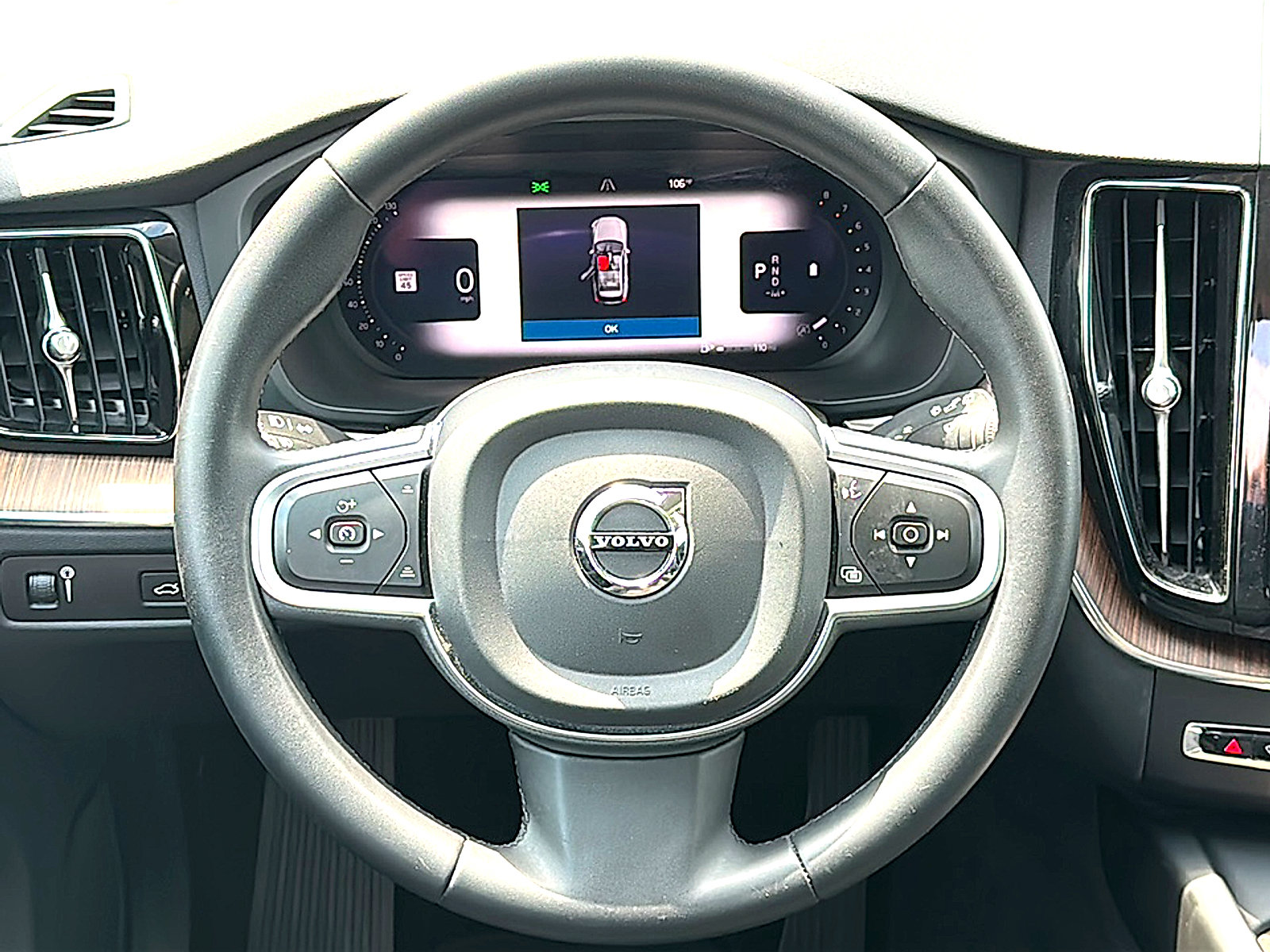 Used 2022 Volvo XC60 B5 Momentum AWD/4WD image 28