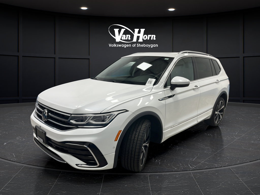 Used 2024 Volkswagen Tiguan SEL R-Line AWD/4WD image 3