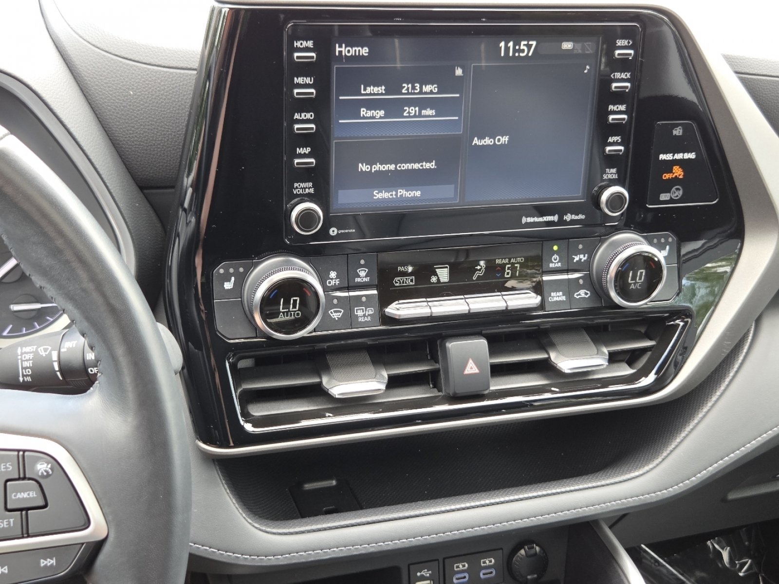 Used 2022 Toyota Highlander XLE AWD/4WD image 38