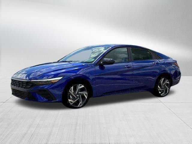 New 2025 Hyundai Elantra Sport FWD image 2
