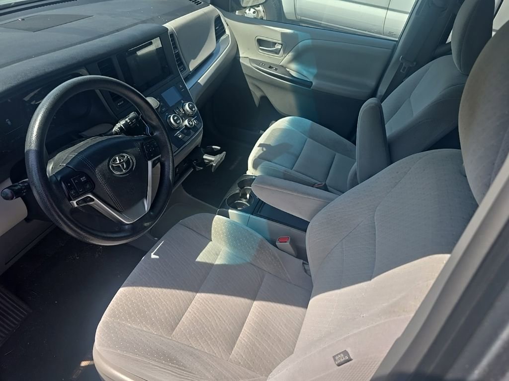 Used 2016 Toyota Sienna LE FWD image 11