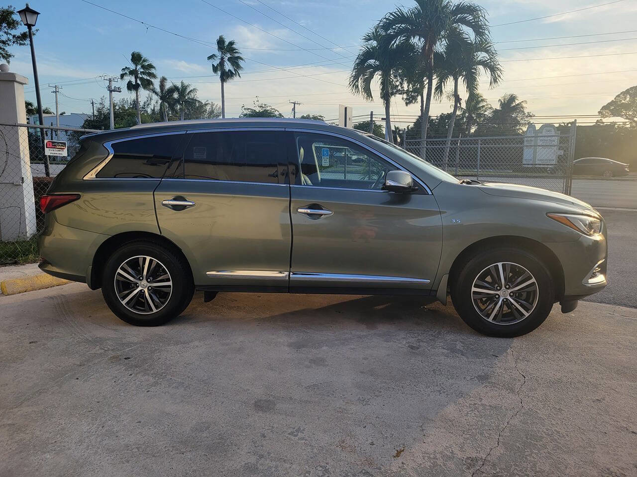 Used 2016 INFINITI QX60 FWD w/ Premium Plus Package image 4