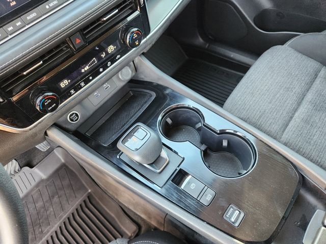 Used 2023 Nissan Rogue SV image 19