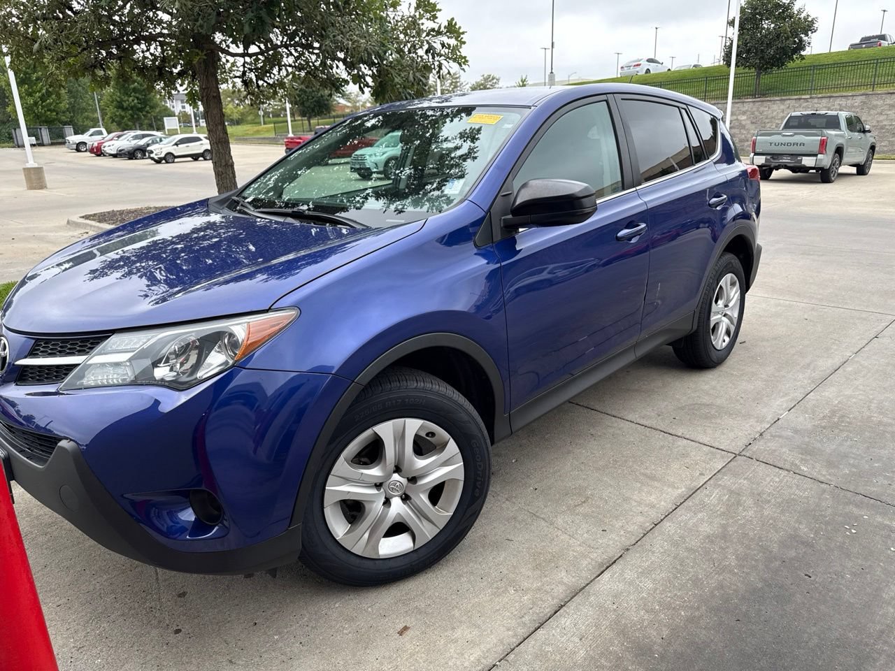Used 2015 Toyota RAV4 LE AWD/4WD image 2