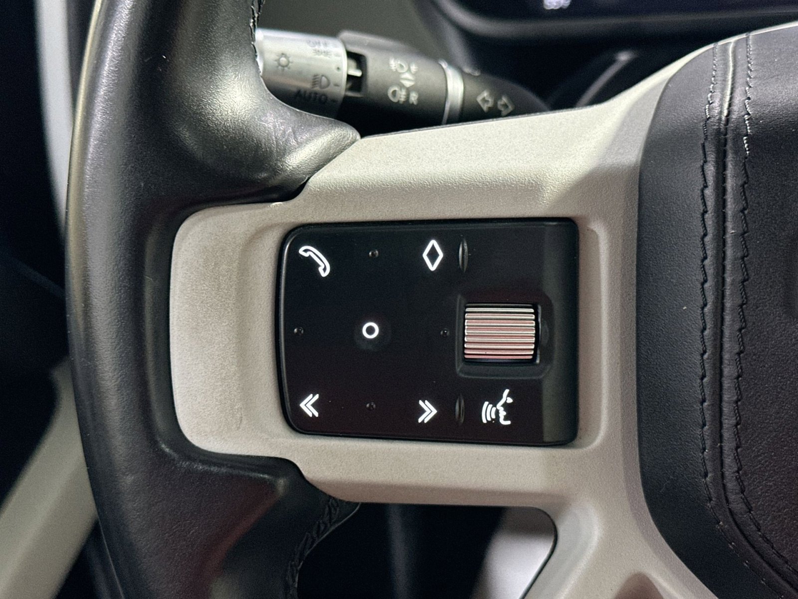 Used 2020 Land Rover Defender 110 HSE image 21