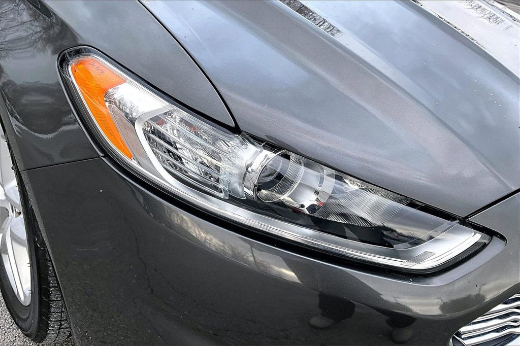 Used 2016 Ford Fusion SE image 30