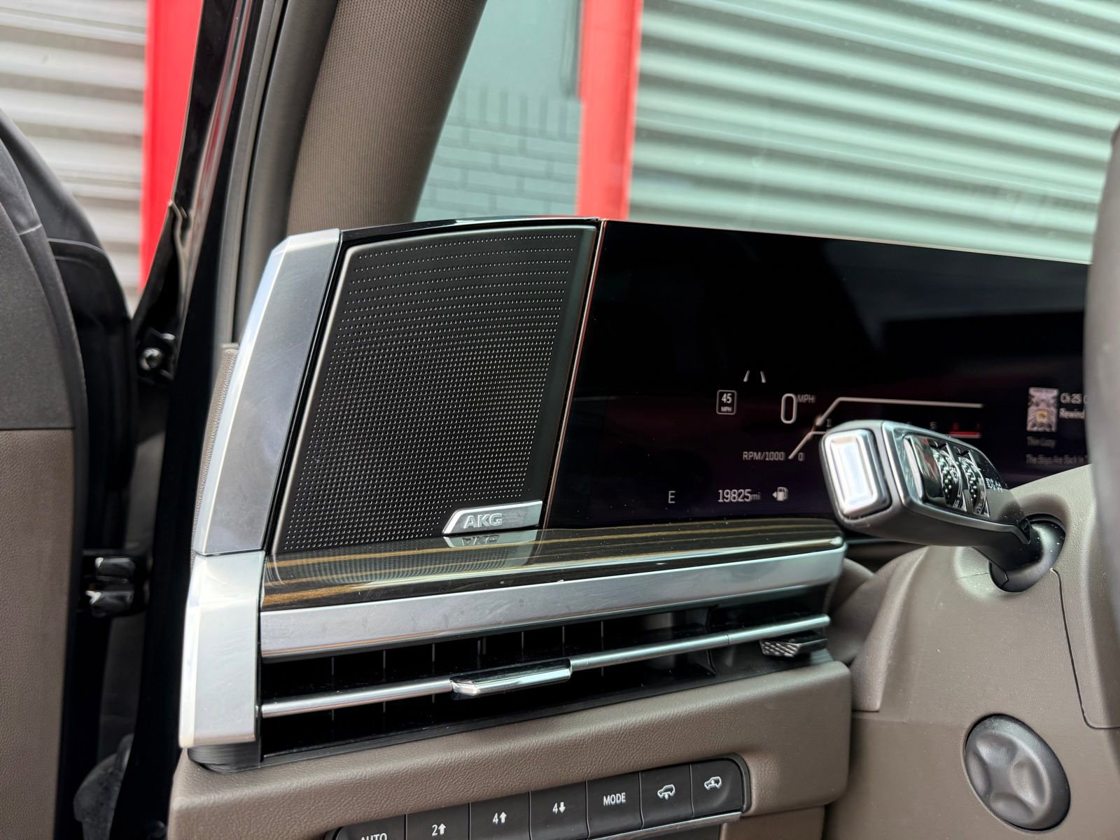 Used 2025 Cadillac Escalade ESV Premium Luxury w/ Touring Package AWD/4WD image 34