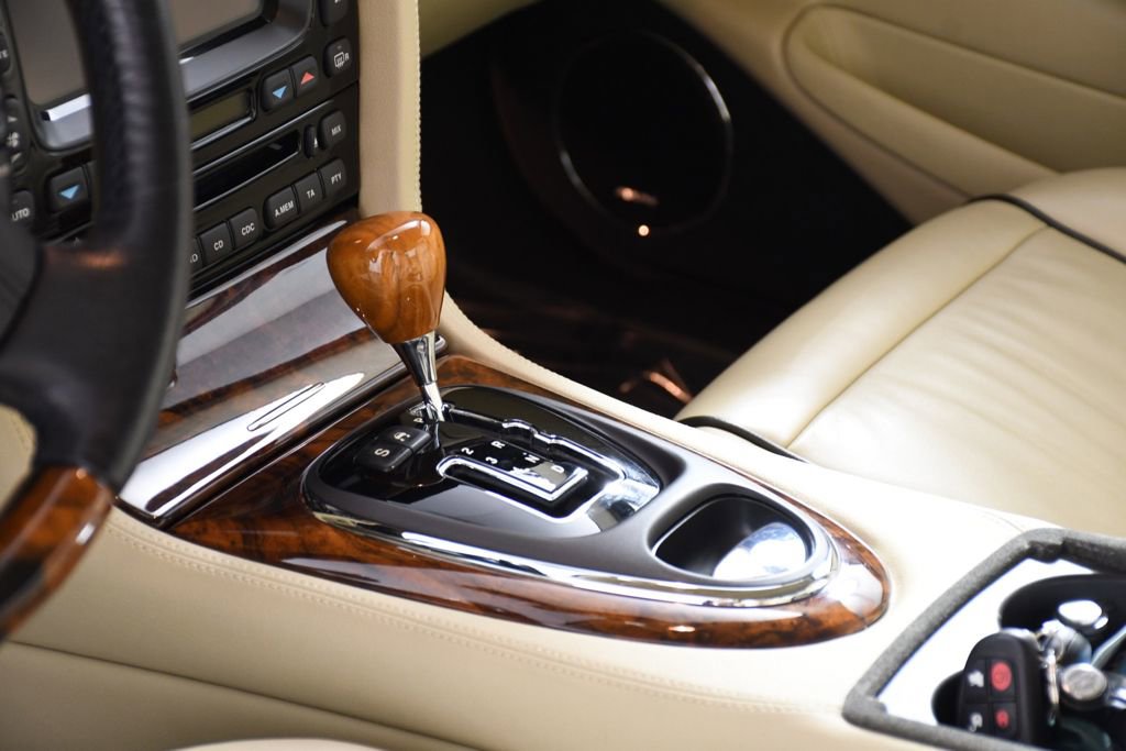 Used 2009 Jaguar XJ8 RWD image 22