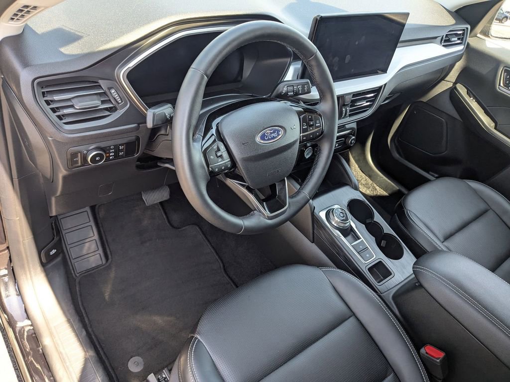 Used 2025 Ford Escape Platinum image 10