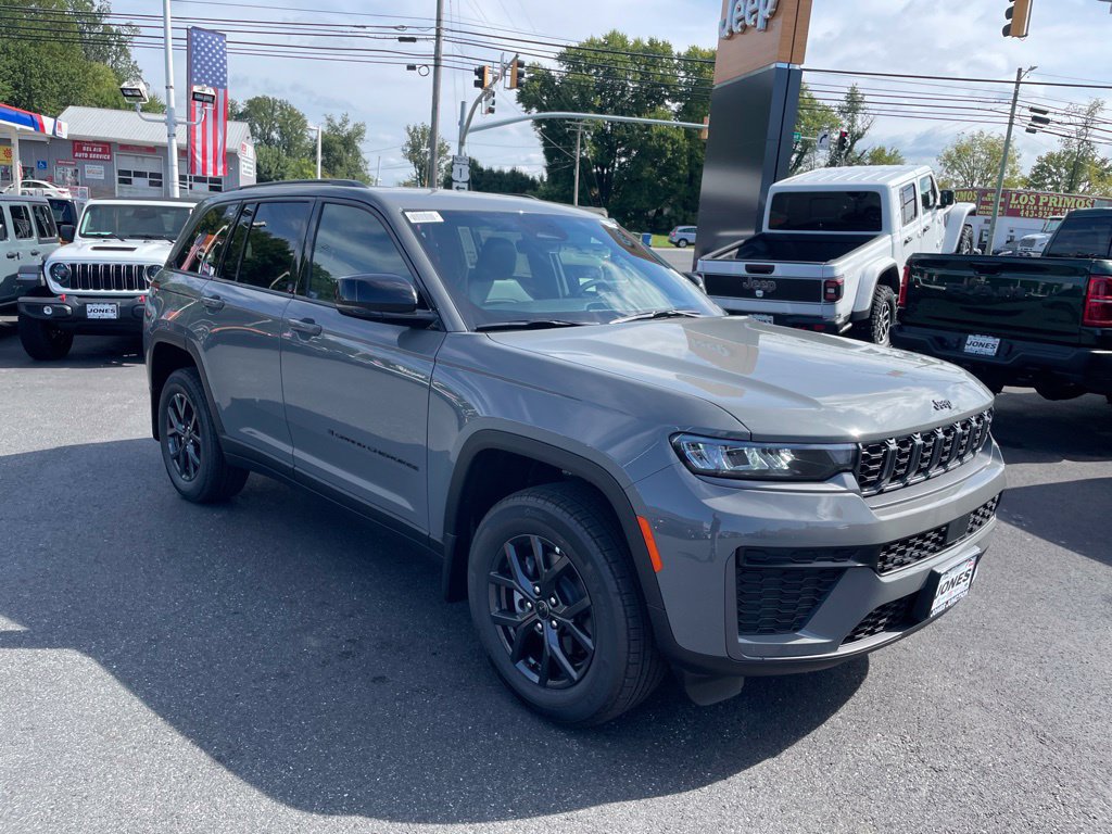 New 2027 Jeep Grand Cherokee Altitude AWD/4WD image 2