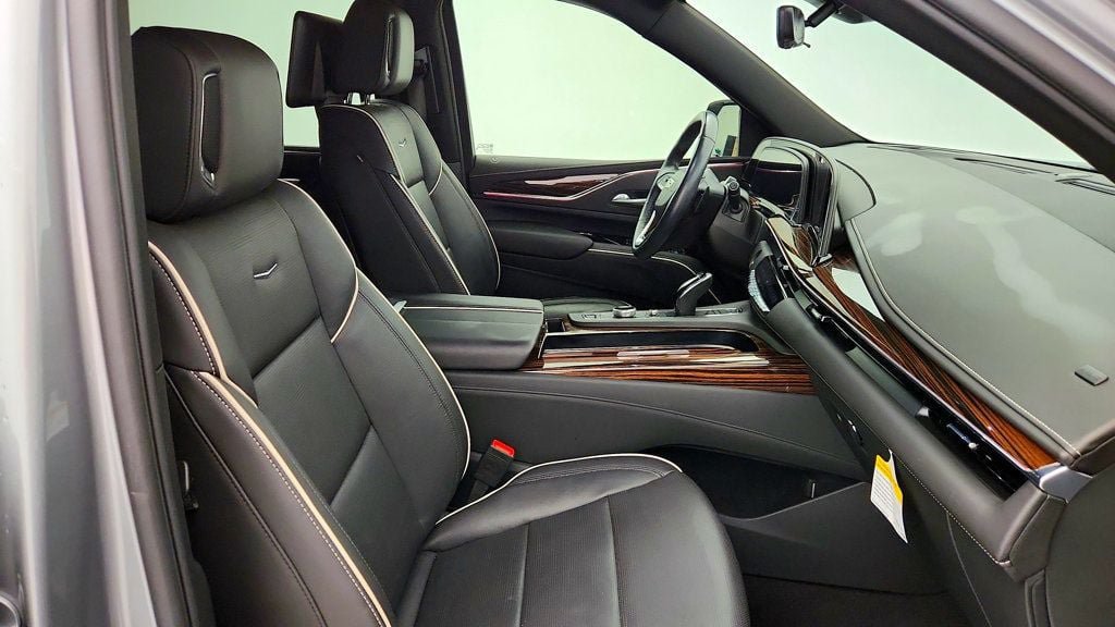 Used 2024 Cadillac Escalade ESV Premium Luxury w/ Performance Package AWD/4WD image 29
