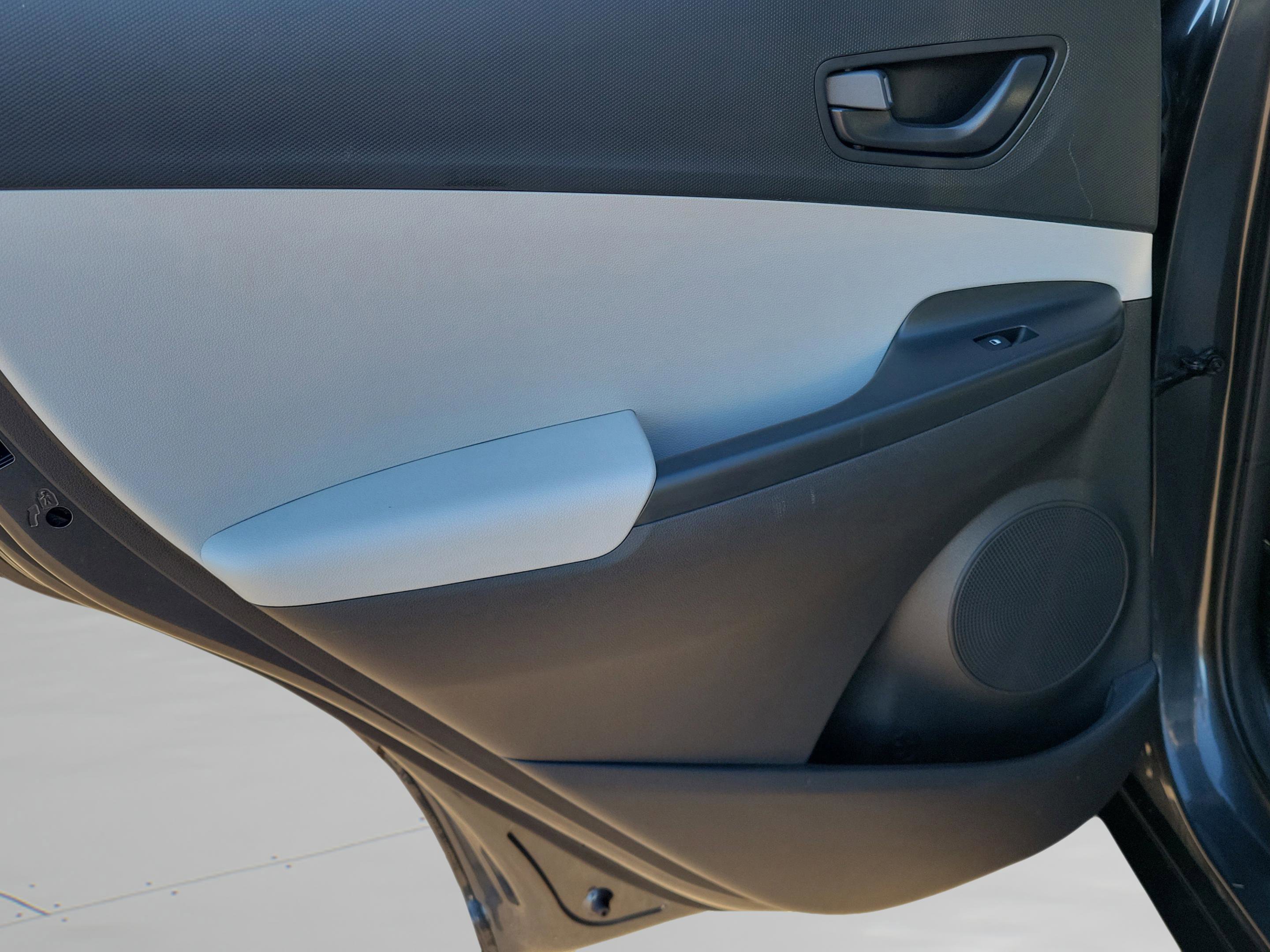 Used 2022 Hyundai Kona SEL image 8