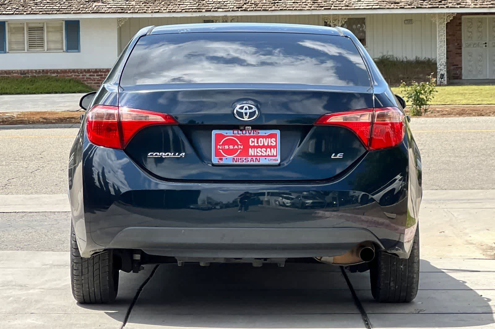 Used 2017 Toyota Corolla LE w/ Carpet Mat Package (TMS) FWD image 8