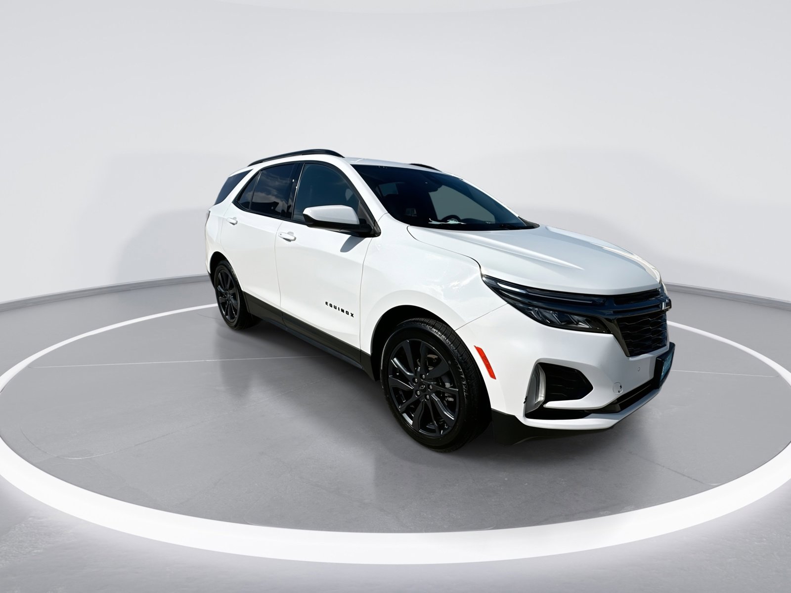 Used 2022 Chevrolet Equinox RS w/ LPO, Floor Liner Package FWD image 2