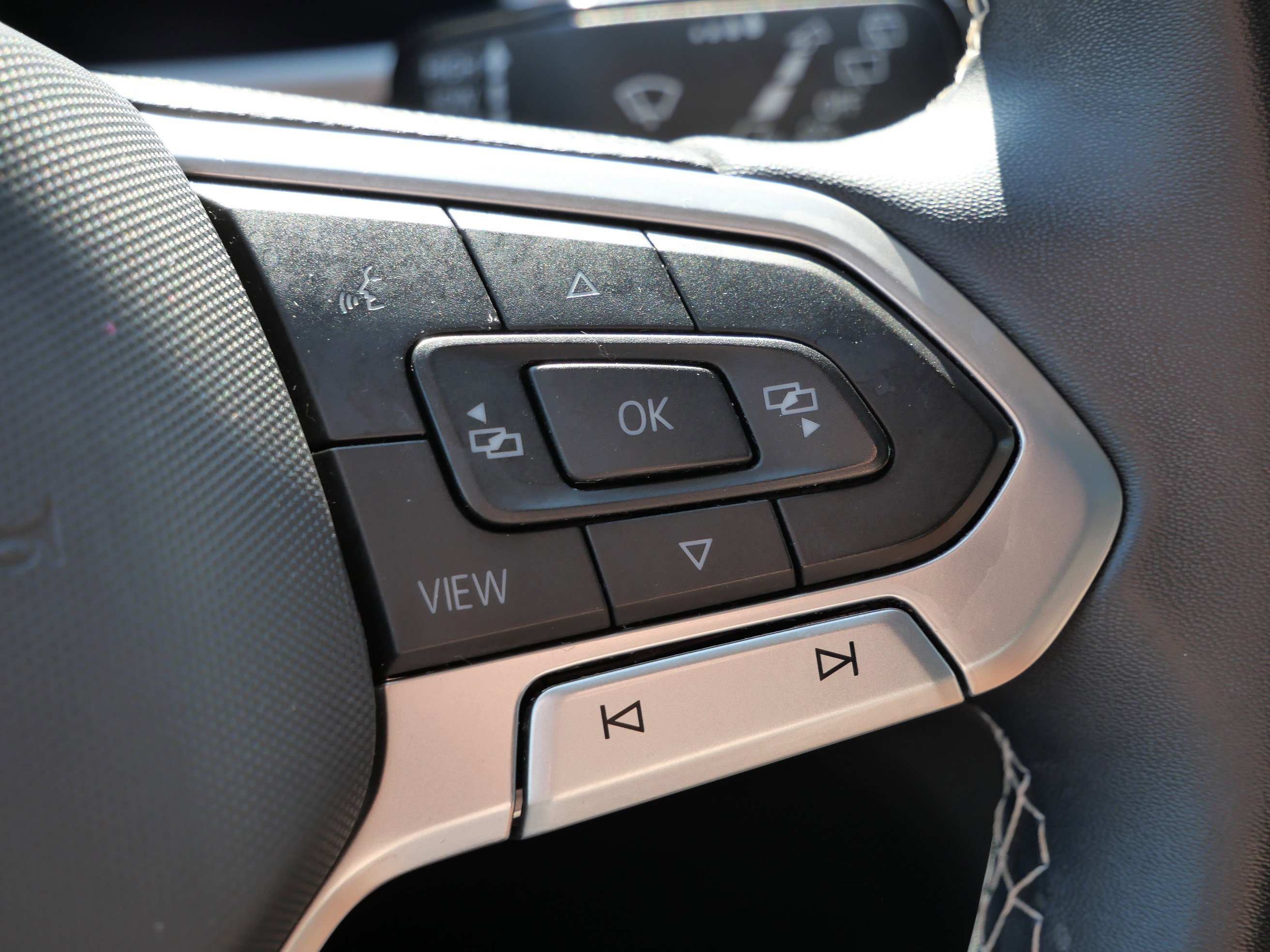 Certified 2022 Volkswagen Atlas SE image 32