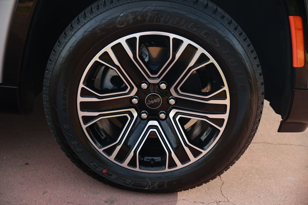 New 2026 Jeep Grand Wagoneer L 2WD w/ 8-Passenger Seating Package image 8