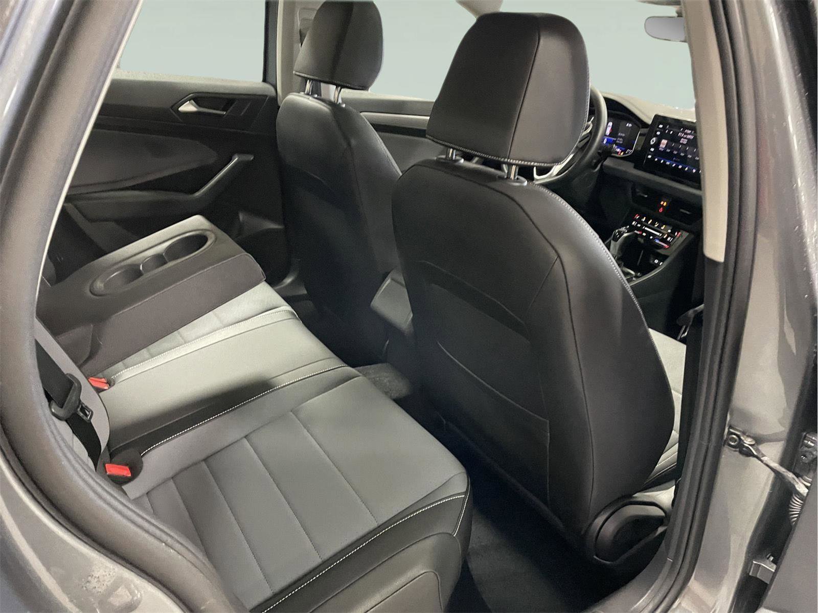 Used 2025 Volkswagen Jetta SE image 17