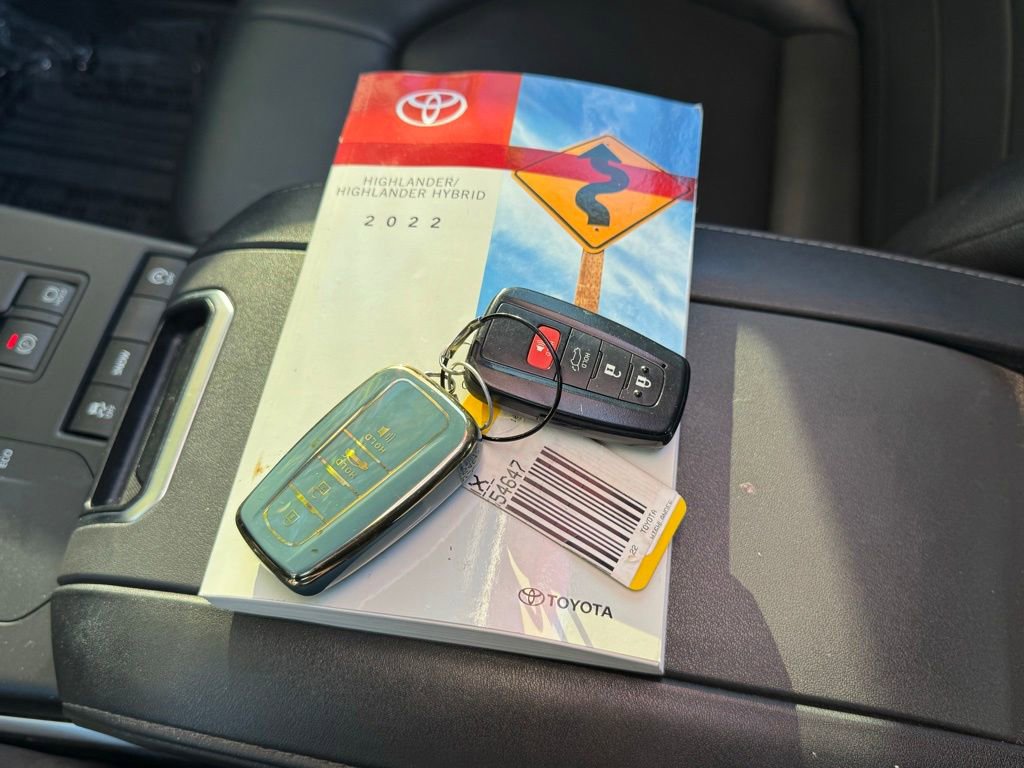 Used 2022 Toyota Highlander XLE image 34