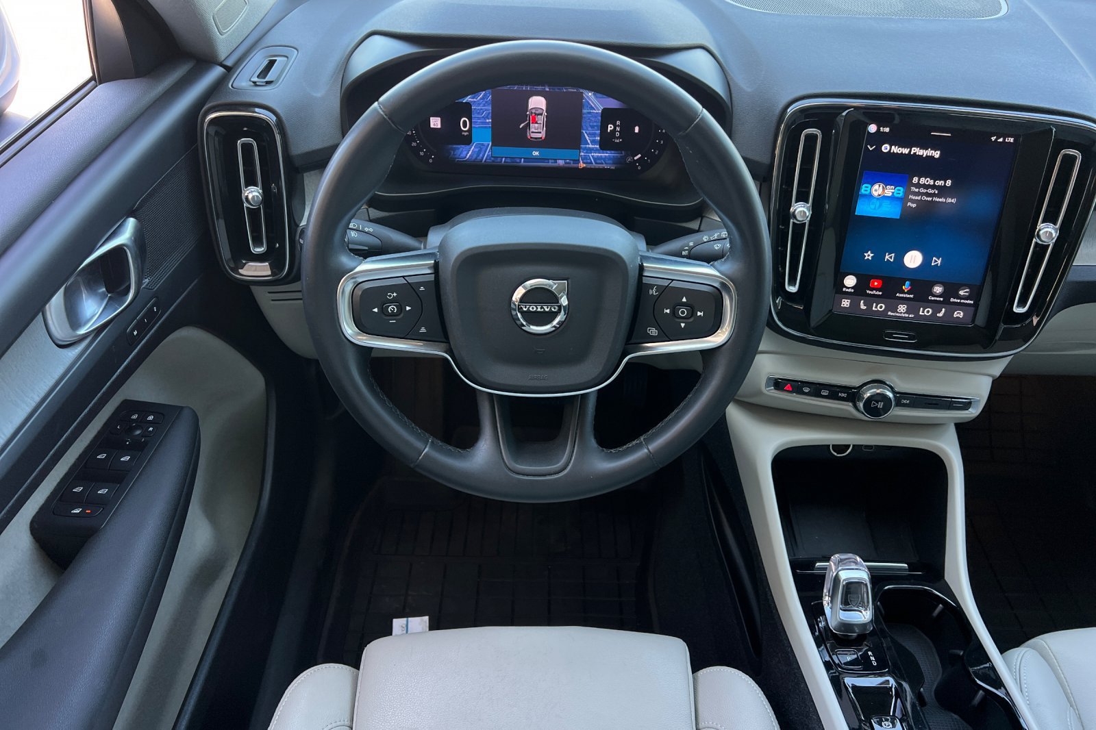 Used 2024 Volvo XC40 B5 Plus AWD/4WD image 14